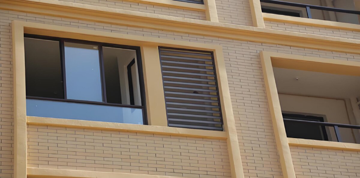 房屋外墻門窗滲水、開裂修繕！(圖1)